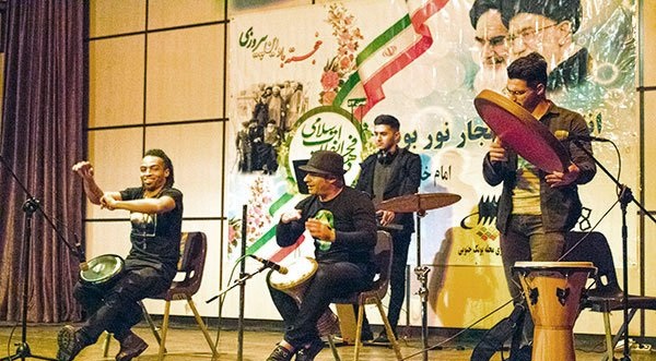 جنگ شبخند طهران در سالن طهران پونک تا ۶۲درصد تخفیف