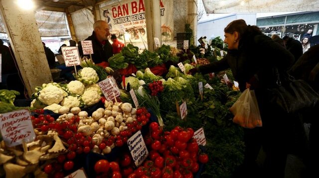 فروش مواد غذایی به نصف قیمت در بازارهای روز ترکیه