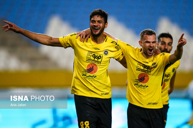 سپاهان برد و به یک قدمی پرسپولیس رسید