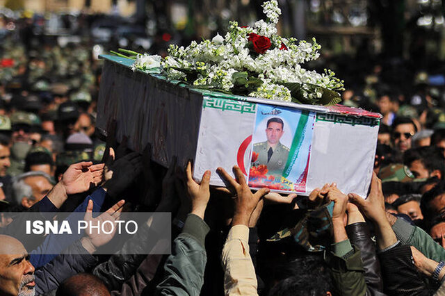 پیکر خلبان امدادگر شهید در شیراز تشییع شد