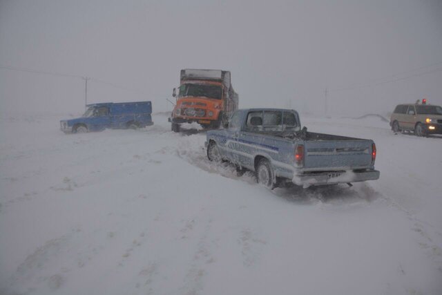 امدادرسانی به گرفتاران در برف در سمنان