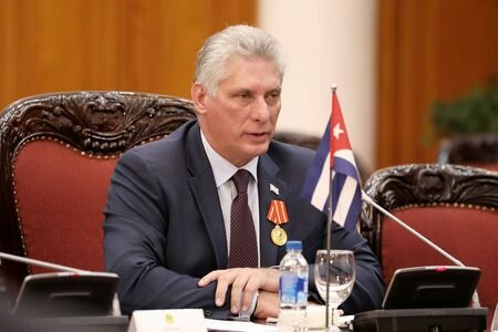 رئیس جمهوری کوبا خواستار  تقویت امور دفاعی و اقتصادی شد