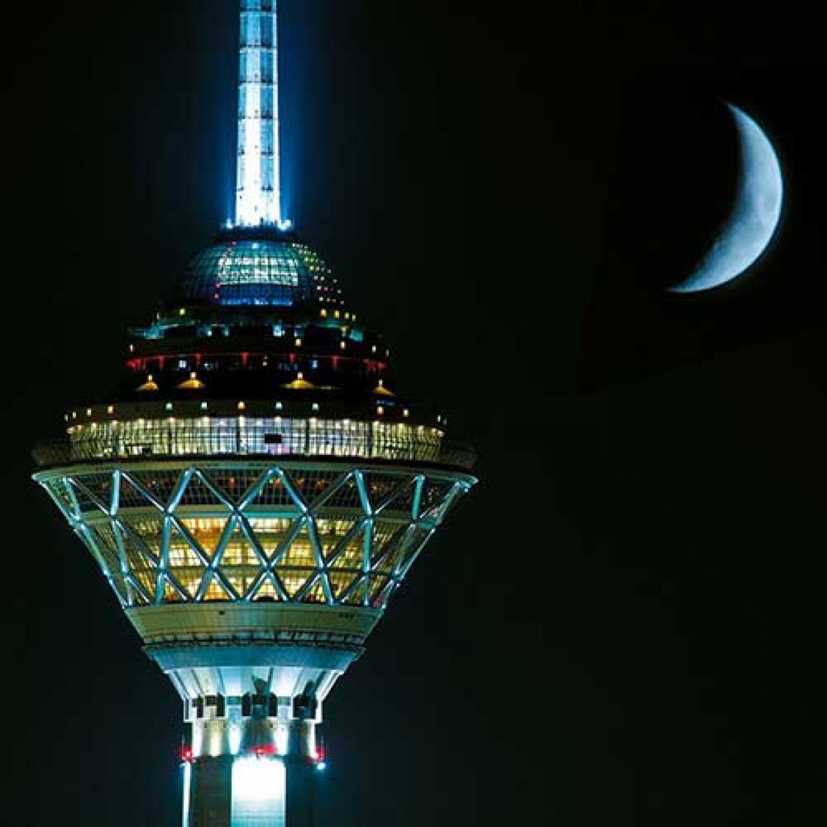 بوفه افطار، شام ویژه ماه مبارک رمضان و عید فطر در رستوران گردان برج میلاد با ۲۰درصد تخفیف