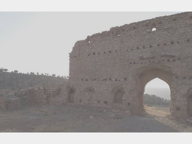 کاروانسرای قلعه نصیر، اثری تاریخی بدون مراقب