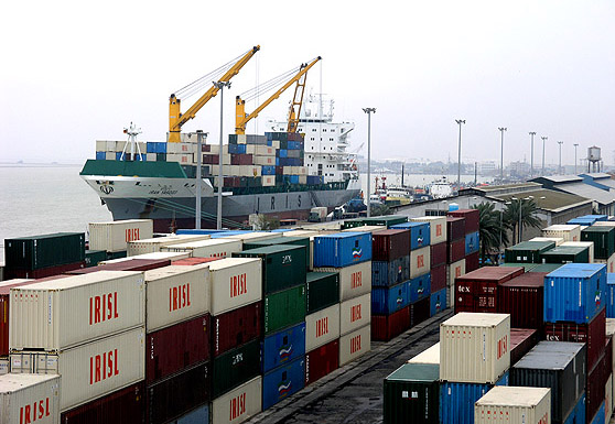 ۹۰ درصد تجارت وزنی ایران از راه دریا انجام می شود
