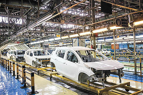 عرضه خودروهای ناقص موجود در کارخانه‌های خودروسازی در آینده نزدیک
