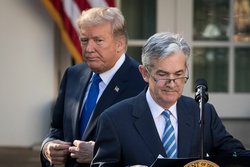 جنگ ترامپ و رئیس بانک مرکزی آمریکا به کنگره کشیده شد