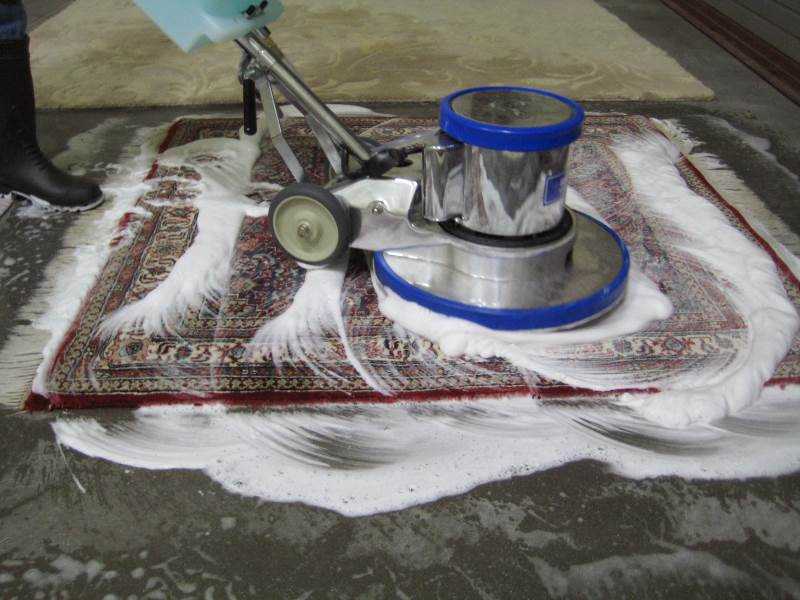قالیشویی معتبر الوند ویژه شستشوی فرش های معمولی، فانتزی و اعلا تا ۳۰درصد تخفیف