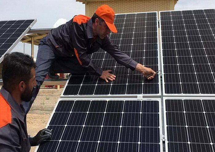 نیروگاه ۴۴ کیلوواتی خورشیدی سروستان و سعادت‌آباد به بهره‌برداری رسید