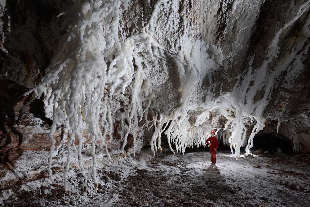 ساخت مرکز بازدیدکنندگان غار نمکدان با الهام از ساختار گنبدهای نمکی