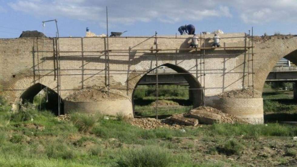 آغاز عملیات مرمت پل تاریخی دوآب در محور اراک ـ بروجرد
