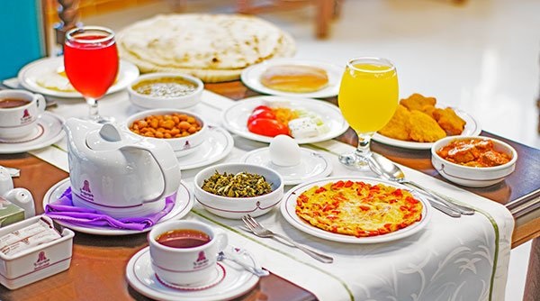 رستوران زند هتل پارسیان کوثر ویژه بوفه مجلل صبحانه با ۳۵درصد تخفیف