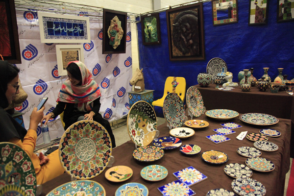 نمایش آثار فاخر هنرمندان صنایع‌دستی در نمایشگاه توانمندی‌های بانوان استان گلستان