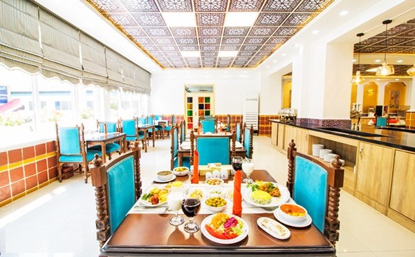 رستوران زند هتل پارسیان کوثر ویژه بوفه مجلل صبحانه با ۳۵درصد تخفیف