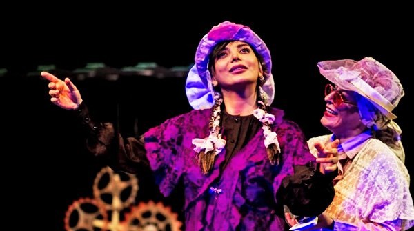 نمایش کمدی موزیکال ساعت در تالار حافظ تا ۵۰درصد تخفیف
