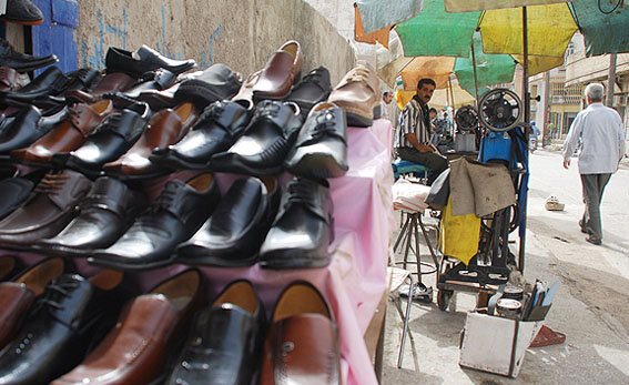 سنگ‌اندازی مقابل کفش‌های ایرانی