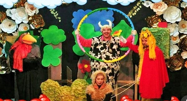 تئاتر کودک شاد و موزیکال گاو زنگوله پا در فرهنگسرای فردوس با ۳۰درصد تخفیف