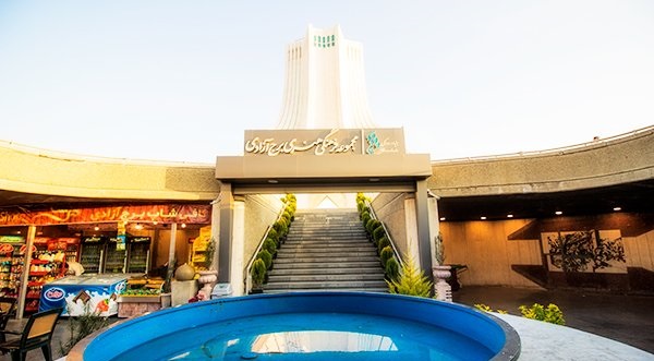 تجربه لذت بخش در رستوران بین المللی برج آزادی تهران با ۴۰درصد تخفیف