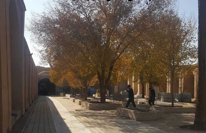 میدان تاریخی خان در یزد برای مسافران نوروزی آماده می‌شود