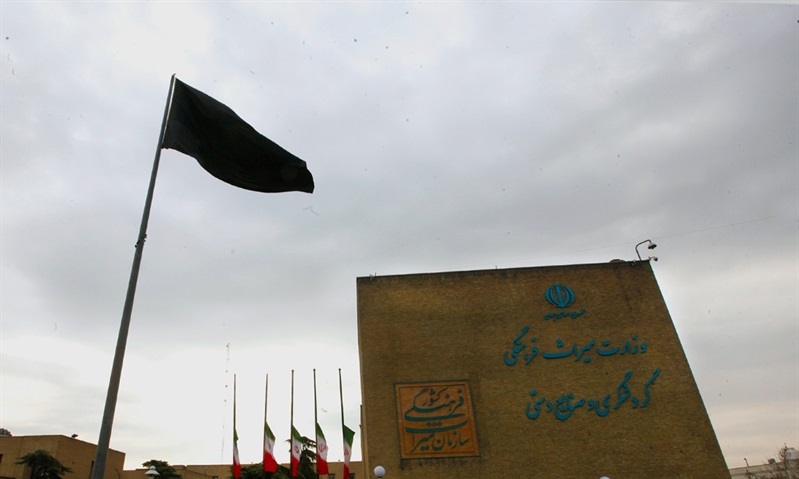 پرچم‌ ایران در وزارت میراث‌فرهنگی، گردشگری و صنایع‌دستی به حالت نیمه‌افراشته درآمد