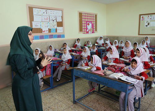 کلنگ احداث ۲۹۲ کلاس درس کرمان در دی‌ماه به زمین زده شد
