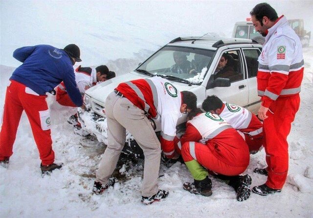 ۶۶ مسافر گرفتار در برف و کولاک در آذربایجان غربی نجات یافتند