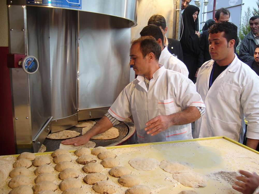 پخت و توزیع ۵۰ هزار قرص نان در یزد