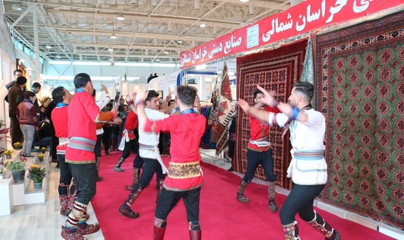 استقبال از نوای دوتار و موسیقی فولکلوریک خراسان شمالی در نمایشگاه تهران