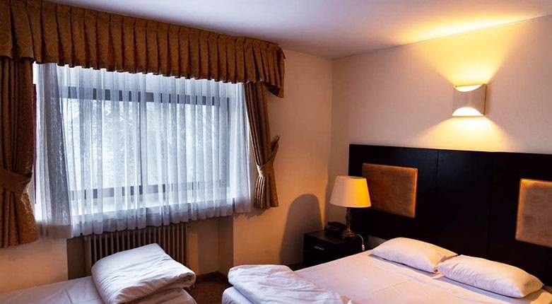 اقامت با صبحانه به همراه تله کابین و پیست اسکی دیزین در هتل گاجاره دیزین تا ۲۴درصد تخفیف