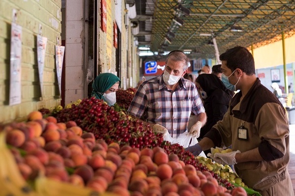 کاهش ۳۰ تا ۳۵ درصدی تقاضا برای مواد غذایی و میوه در بازار شب عید