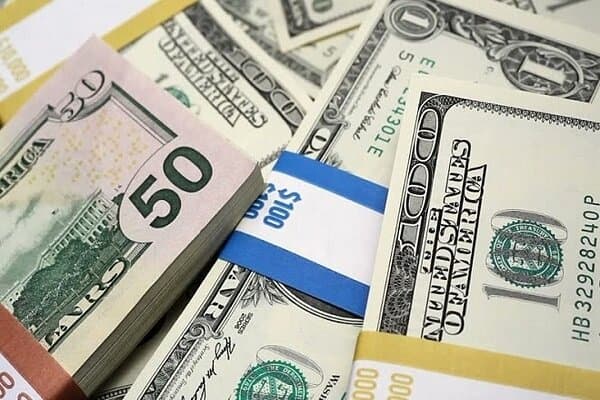 قیمت دلار آمریکا ١٣ آذر ١۴٠٠ بیش از ٨٠٠ تومان افزایش یافت