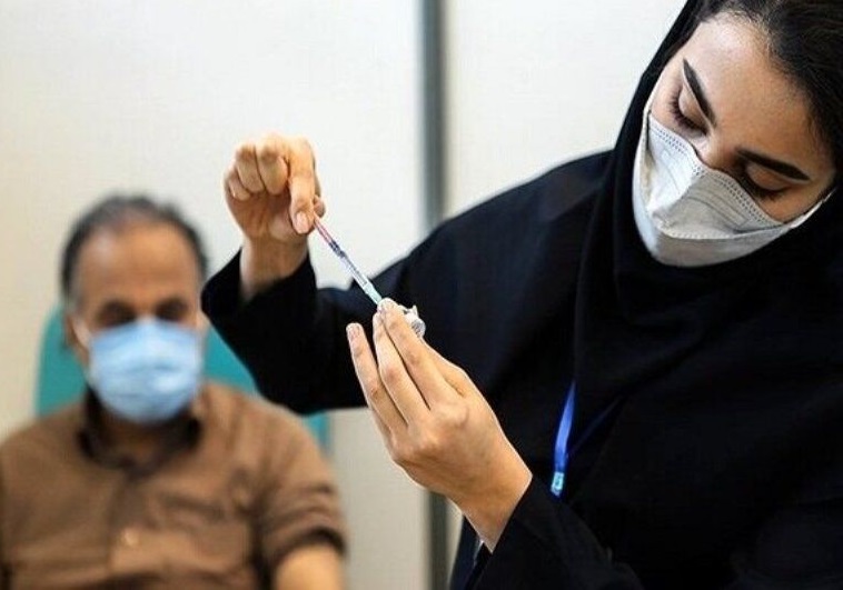 وزیر بهداشت: ۹۰ درصد جمعیت هدف کشور یک دز واکسن کرونا را تزریق کرده اند؛ ۸۱ درصد ۲ دز و ۲۵ درصد هم دز سوم را زده اند / ۹۷ درصد از داروی مورد نیاز ایران در داخل تولید می‌شود