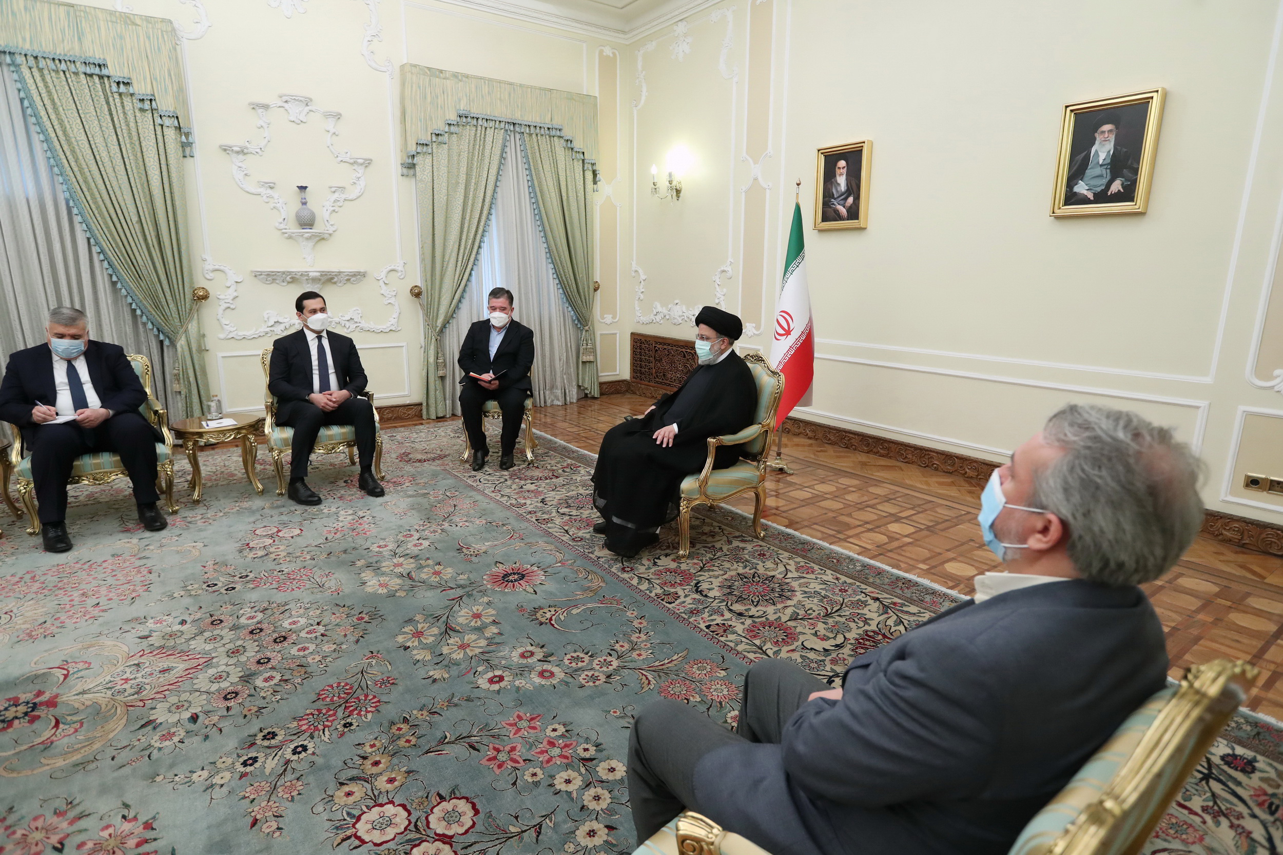اراده ایران گسترش روابط همه جانبه با کشورهای آسیای میانه از جمله ازبکستان است/ مصمم هستیم توافقات بین دو کشور را در همه حوزه‌ها افزایش داده و اجرایی کنیم