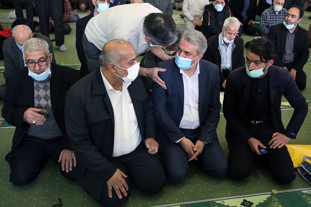 دیدار مردمی وزیر صمت با نمازگزاران در حاشیه نماز جمعه تهران