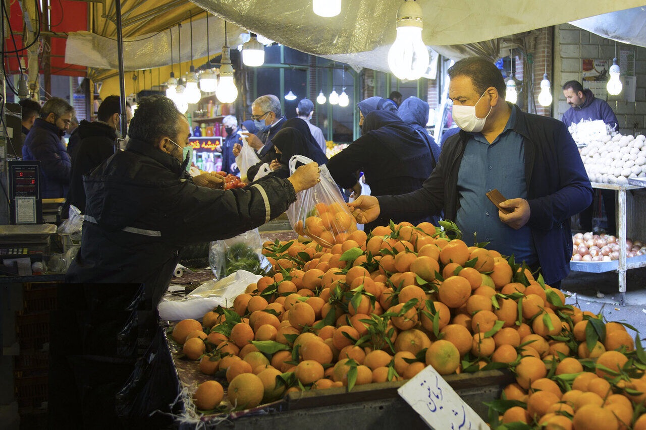 میوه و سبزی مشتری ندارد/انباشت میوه روی دست کشاورزان/کاهش ۵۰ تا ۶۰ درصدی تقاضای خرید و مصرف میوه و صیفی