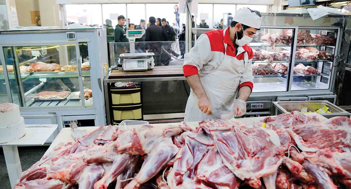 خرید گوشت نسبت به ماه گذشته ۲۰ درصد کاهش یافت/کاهش ۱۰۰ درصدی مصرف گوشت/انباشت گوشت روی دست مغازه‌داران