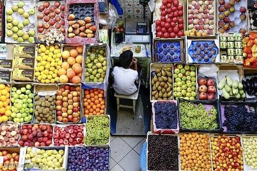 اتفاق عجیب در بازار تره‌بار/ میوه‌های نوبرانه ارزان‌تر از دیگر میوه‌ها
