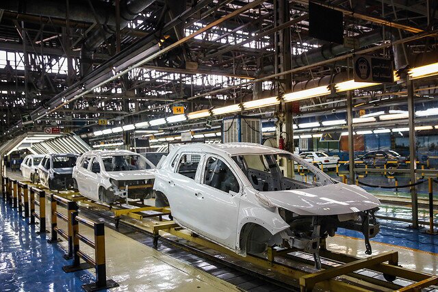 رئیس سازمان استاندارد/تولید پنج خودرو به دلیل عدم رعایت استانداردهای لازم متوقف شد