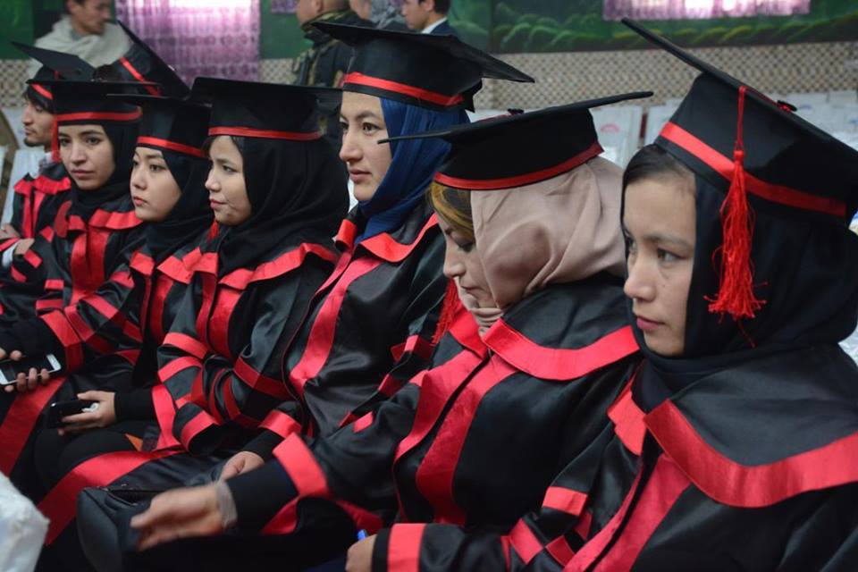فیلیمو مدرسه با افتخار برای دختران افغانستانی رایگان است