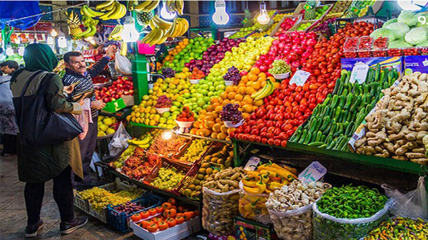 مردم توان خرید میوه نوبرانه را ندارند/ بازار «موز» در دست عده‌ای خاص است
