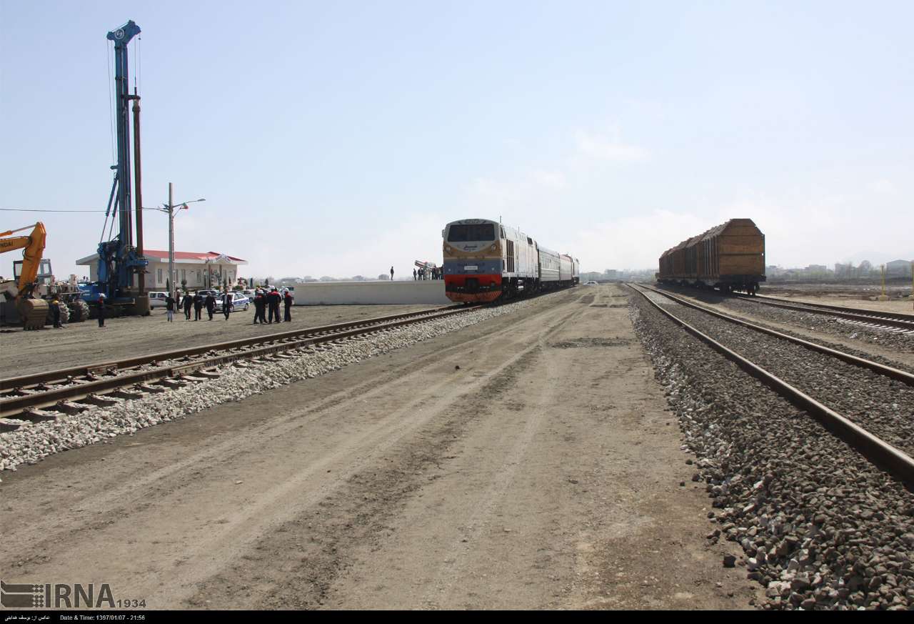 با امضای موافقت‌نامه ساخت راه آهن رشت- آستارا/حلقه مفقوده کریدور شمال- جنوب بعد از ۲۳ سال ساخته می‌شود