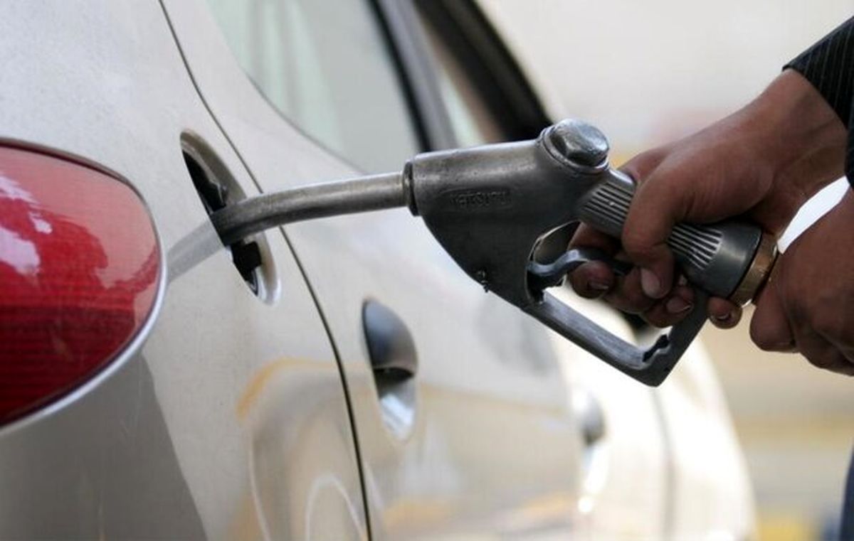با عرضه بنزین کمتر از ۱۰۰ میلیون لیترخداحافظی کنیم/در آستانه واردات هستیم/کاهش ۸۰ درصدی عرضه بنزین سوپر