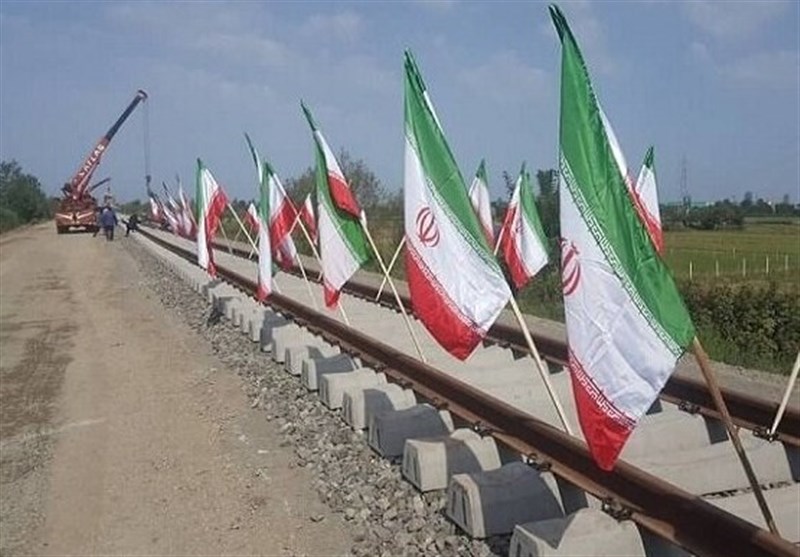 راه‌آهن همدان ـ سنندج رسماً بهره‌برداری شد/ سوت قطار پس از ۱۹ سال در کردستان به صدا درآمد
