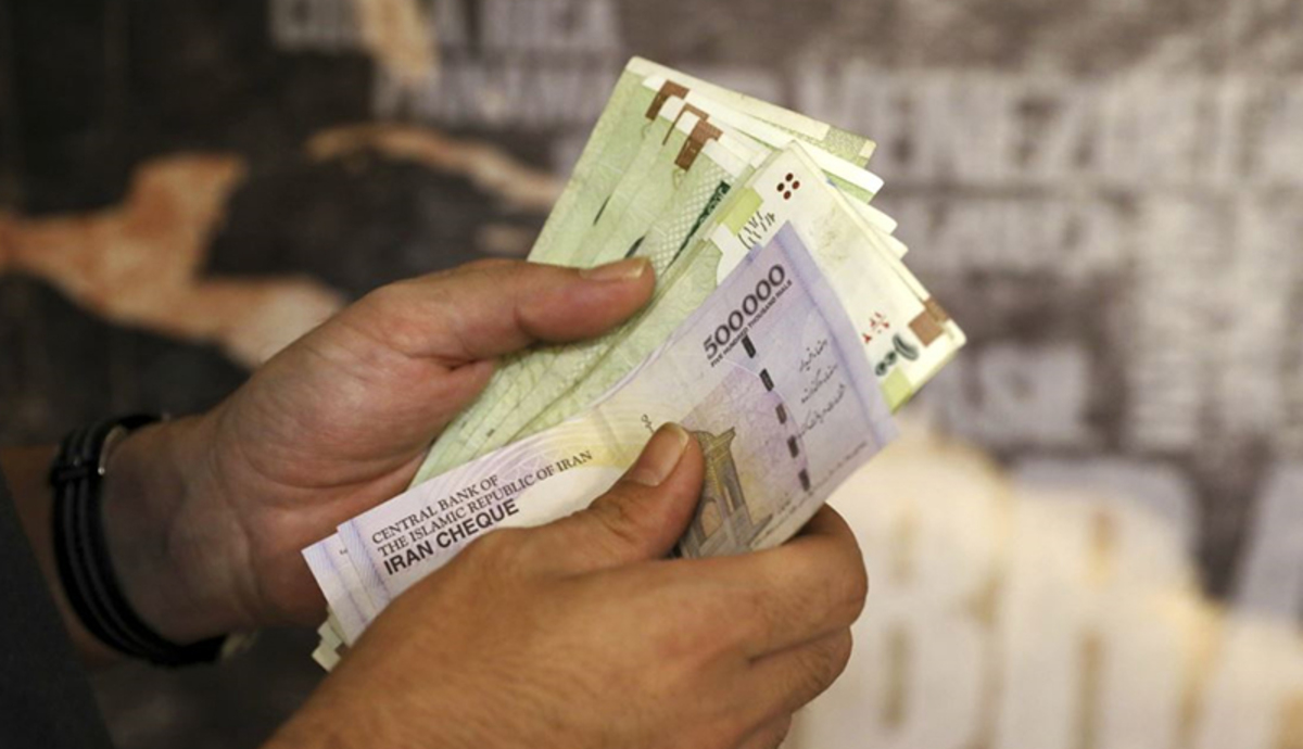 وزیر اقتصاد به توقف پرداخت وام‌های خرد ورود کند