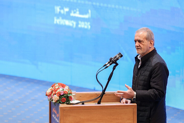 پزشکیان: از بحران‌های تحمیلی دشمن با قدرت بیرون می‌آییم/لزوم افزایش بهره‌وری در کشور