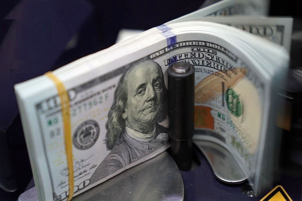 همتی: رکورد تأمین ارز شکست؛ ۶.۷ میلیارد دلار در ۴۷ روز