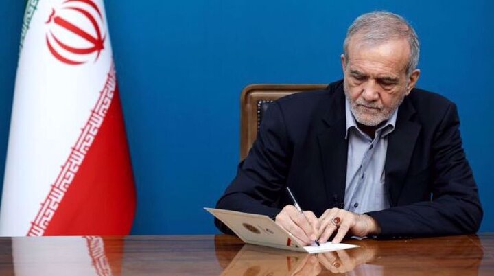 پزشکیان: دو رکن «اسلامیت» و «ایرانیت»، کشور را مقابل توطئه‌های دشمن استوار نگاه داشته است
