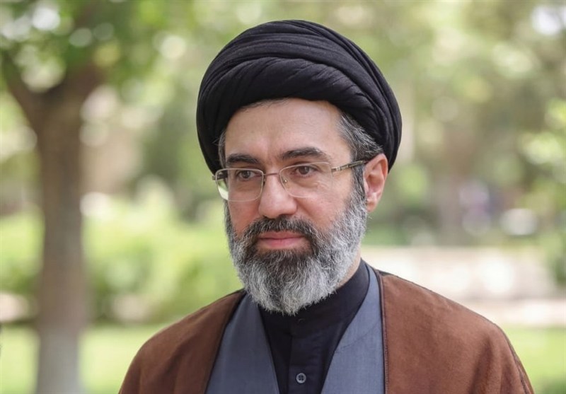 رهبر انقلاب: پیروزی انقلاب پایان دوران ضعف تحمیلی دشمن بر ارتش بود
