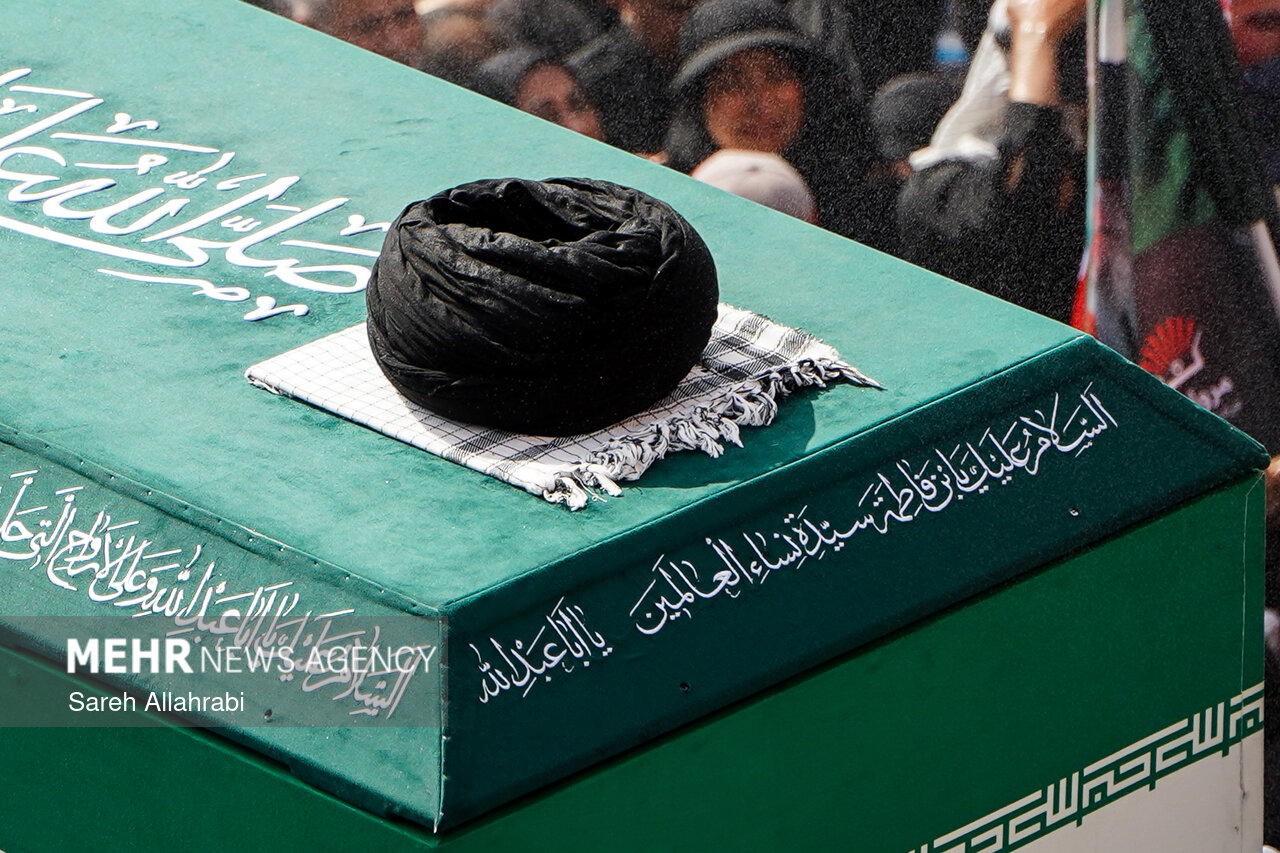 جهان نظاره‌گر یک برگ تاریخی دیگر/شهید زنده است